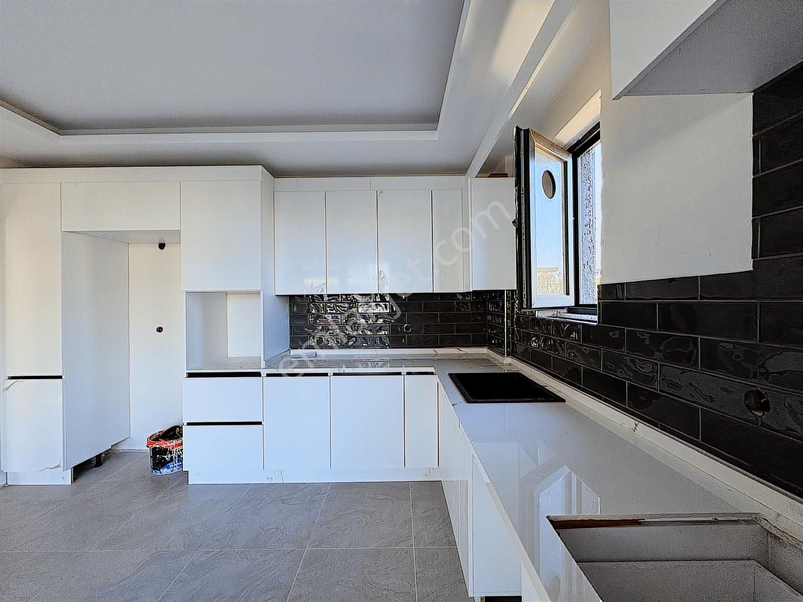 Atatürk Mahallesinde 4+2 Deniz Manzaralı Oturuma Açık Villa - Görsel 11