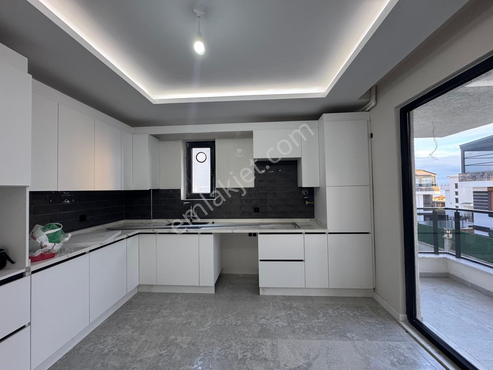 Atatürk Mahalles 4+2 Deniz Manzaralı Oturuma Açık İskanlı Villa - Görsel 5