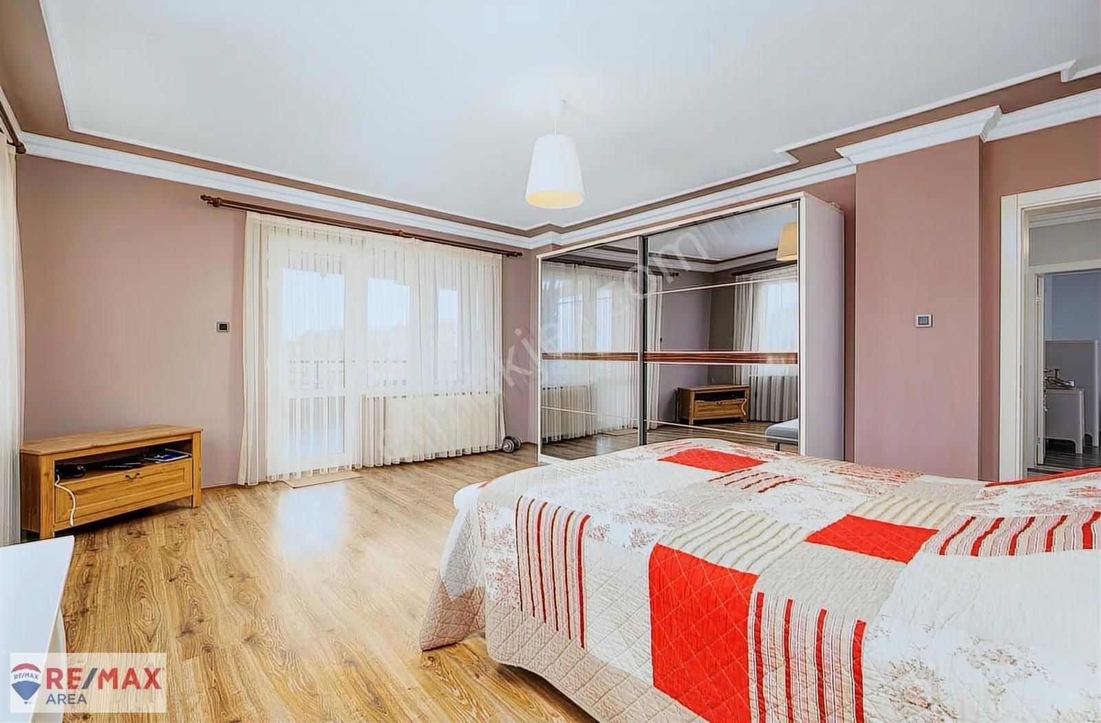 Remax Area Dan Havuz, Bahçe Eşyalı Satılık Deniz Manzaralı Villa - Görsel 4