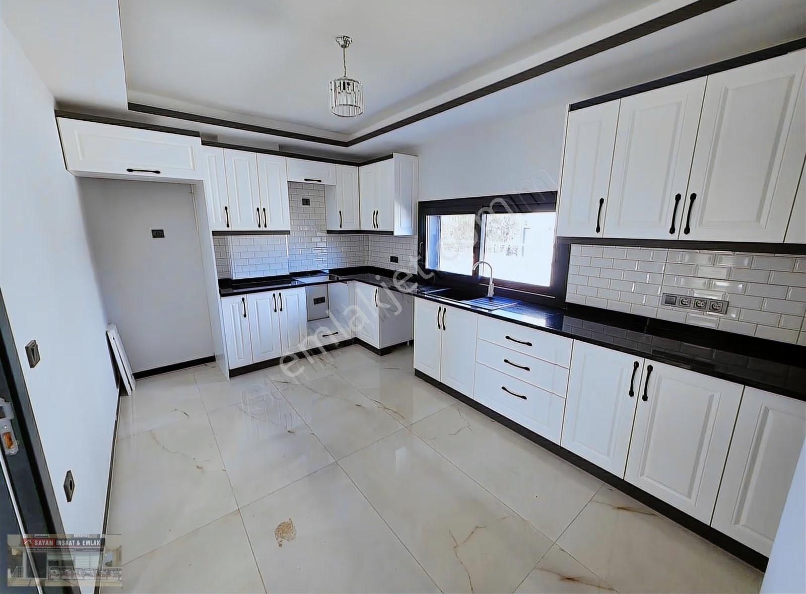 Hisar' Da Tam Müstakil Havuzlu Otoparklı 3+1 Ayrı Mutfaklı - Görsel 10