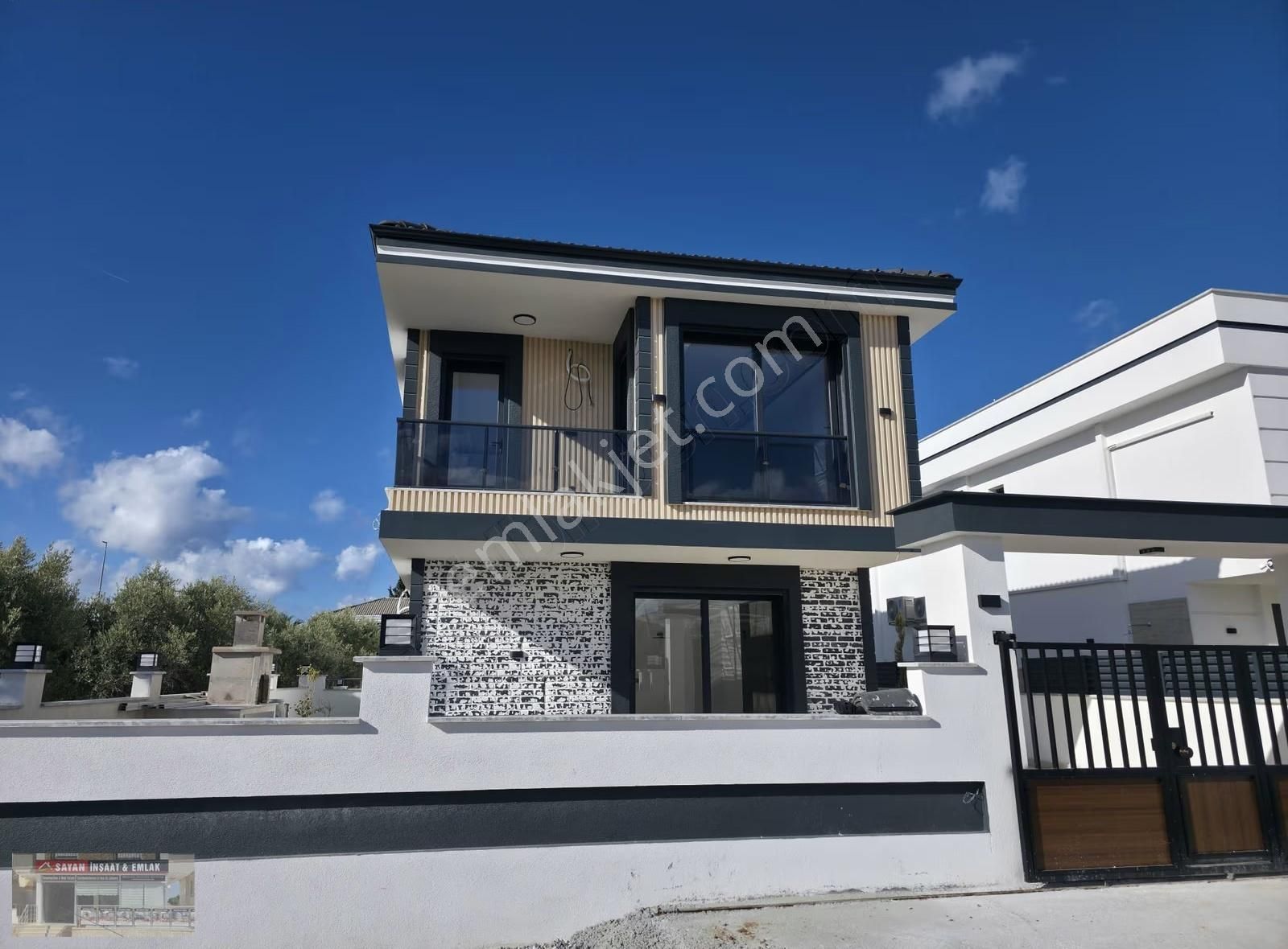 Hisar' Da Tam Müstakil Havuzlu Otoparklı 3+1 Ayrı Mutfaklı