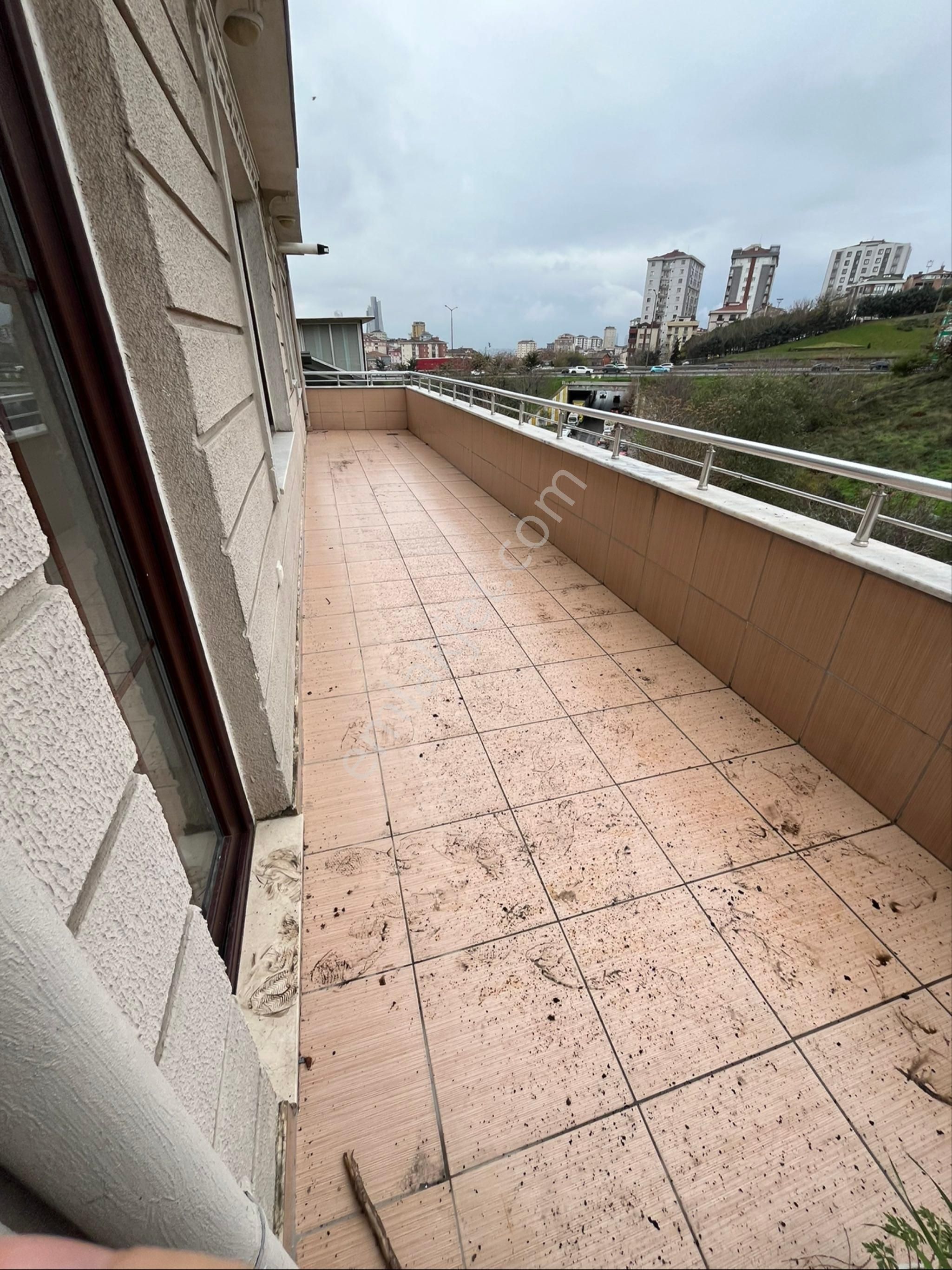 Ümraniye Çakmak Varan Caddesi Üzerinde Metro Yurme Mesafesi - Görsel 3