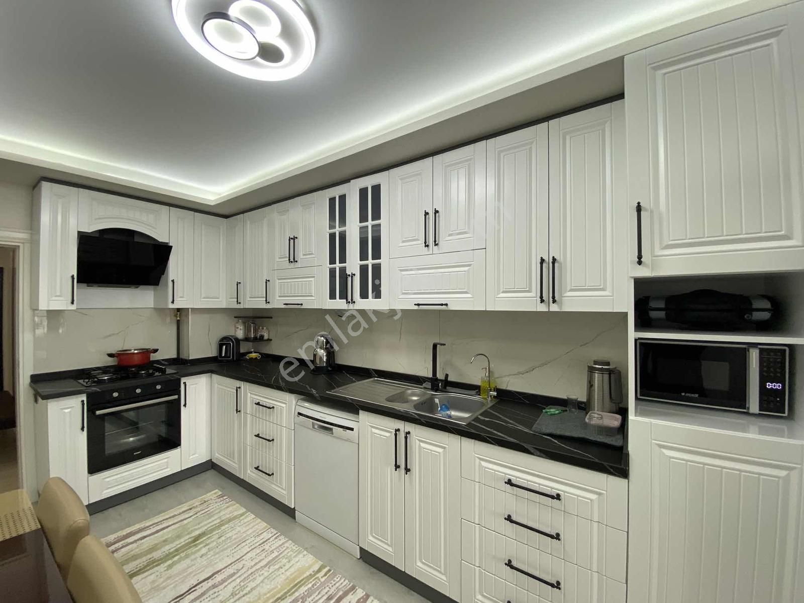 Yazır Mah. 4+1 Arakat 190 M² Baştan Sona Yenilenmiş Fırsat Daire