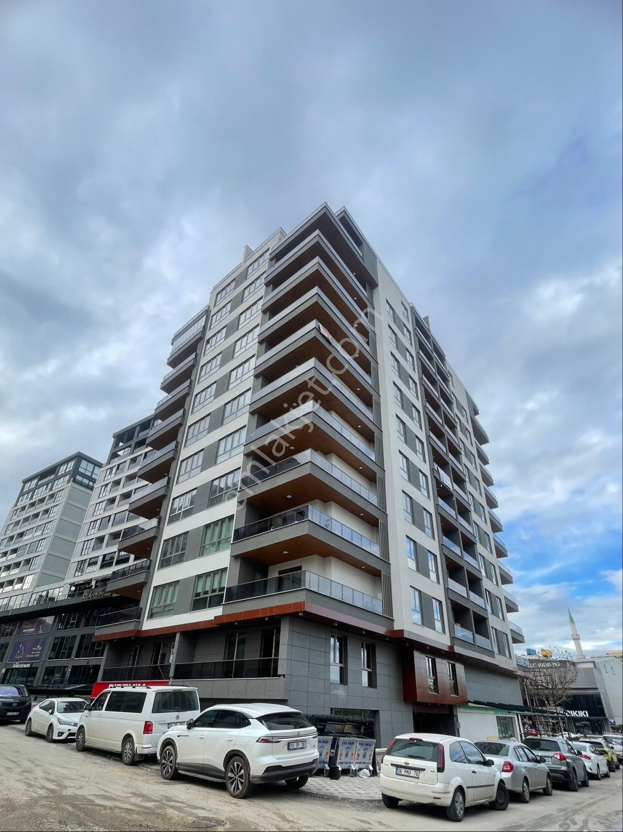 Elfi'den Fsm Solid Projesinden Sıfır Kiralık Daire