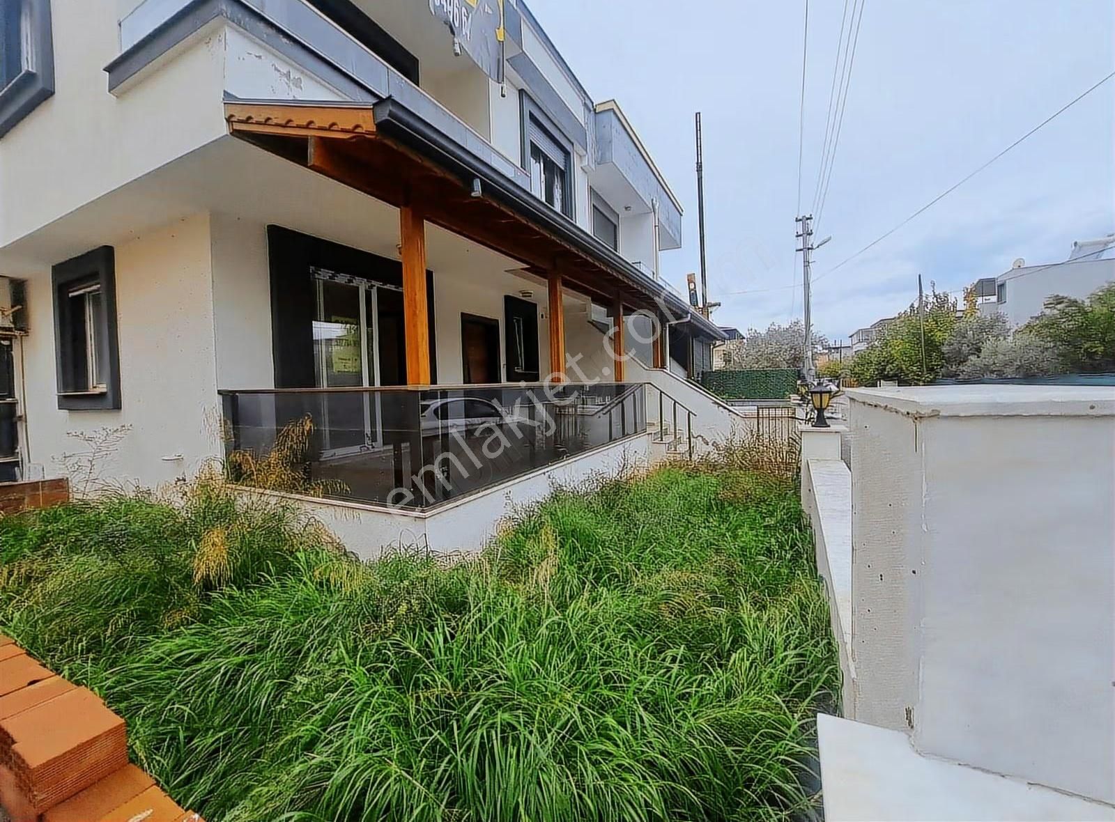 Seferihisar Ürkmez Doğanbey De Satılık 2+1 Villa