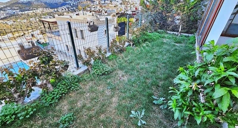 Gümüşlük'te Bahçe Katı Fırsatı! Deniz Manzaralı, Havuzlu Site - Görsel 19