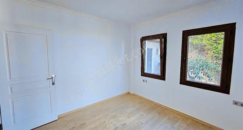 Gümüşlük'te Bahçe Katı Fırsatı! Deniz Manzaralı, Havuzlu Site - Görsel 4