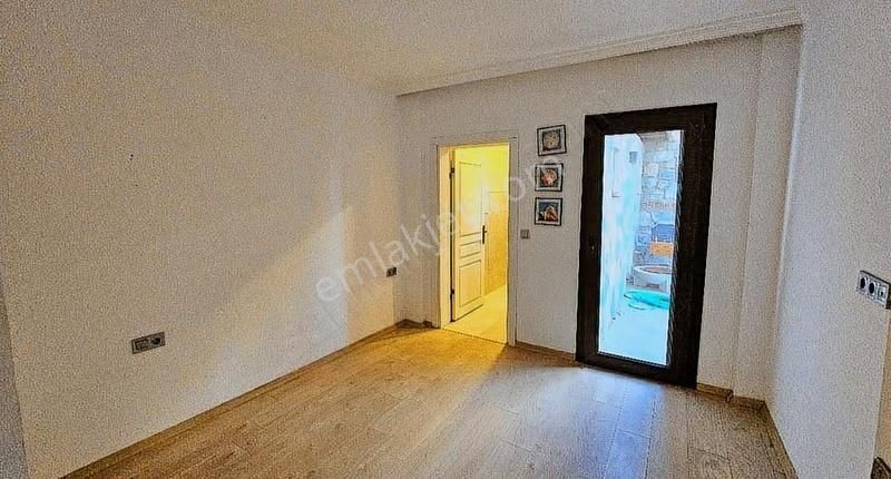 Gümüşlük'te Bahçe Katı Fırsatı! Deniz Manzaralı, Havuzlu Site - Görsel 12