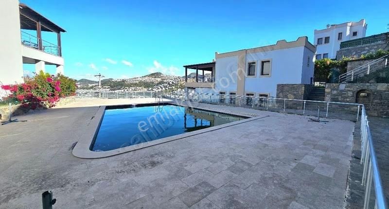 Gümüşlük'te Bahçe Katı Fırsatı! Deniz Manzaralı, Havuzlu Site - Görsel 33