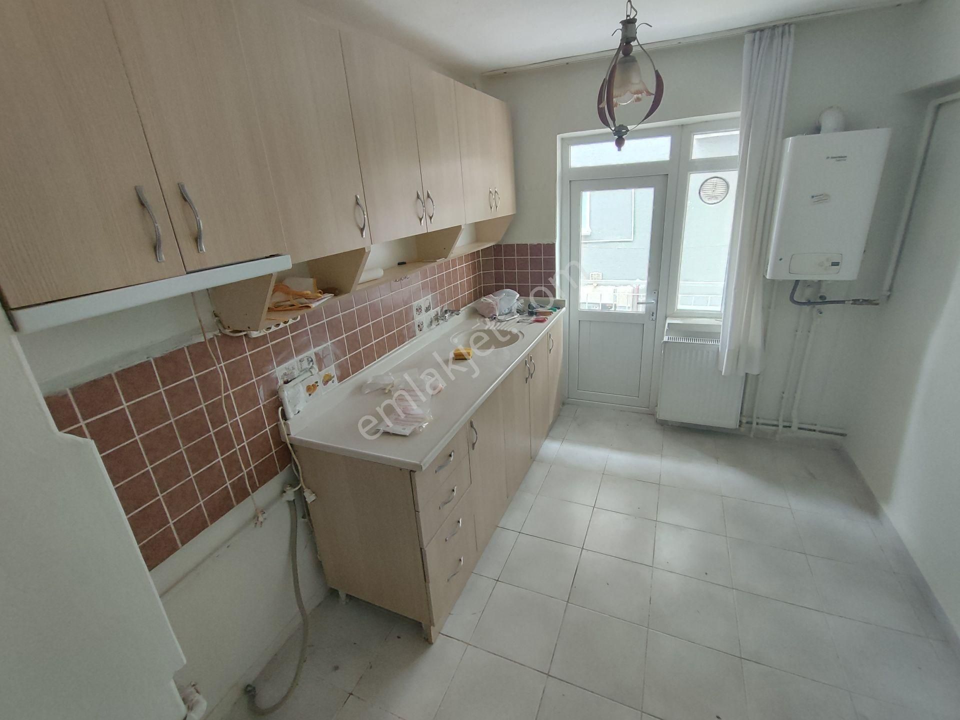 Sanatoryum Caddesin'de 3+1 Güney-batı Kiralık Daire Tuğrul Emlak'tan - Görsel 4