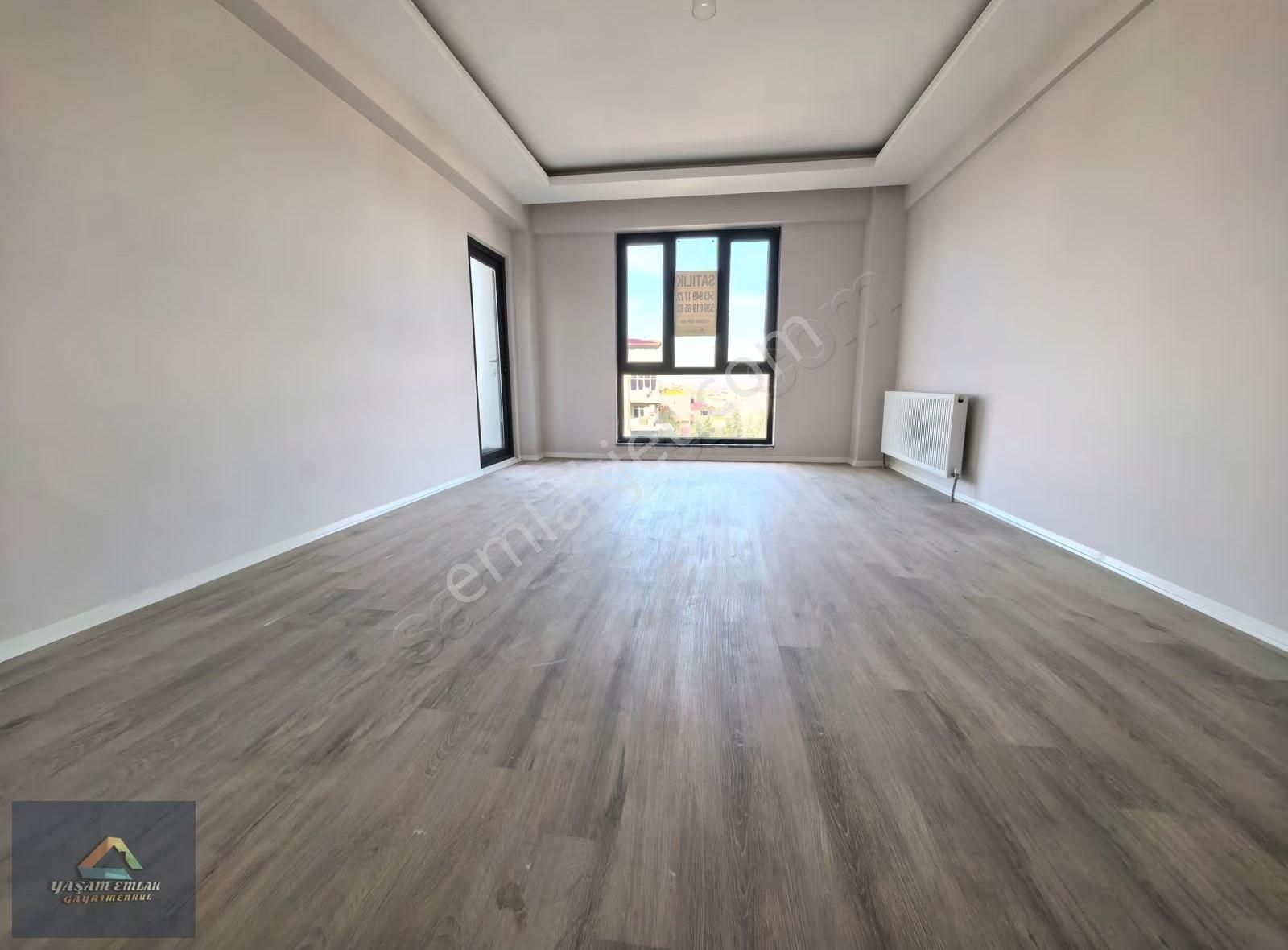 Sultanbeyli Akşemsettin Mah. 2+1 Ara Kat Lüks Çok Geniş Daire