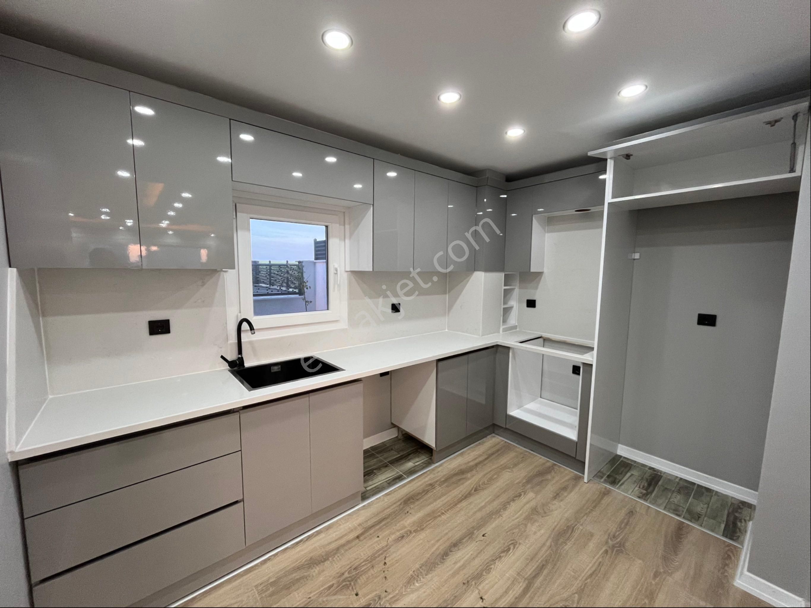 3+1 Üç Katlı Geniş Bahçeli Lüks Villa - Görsel 10