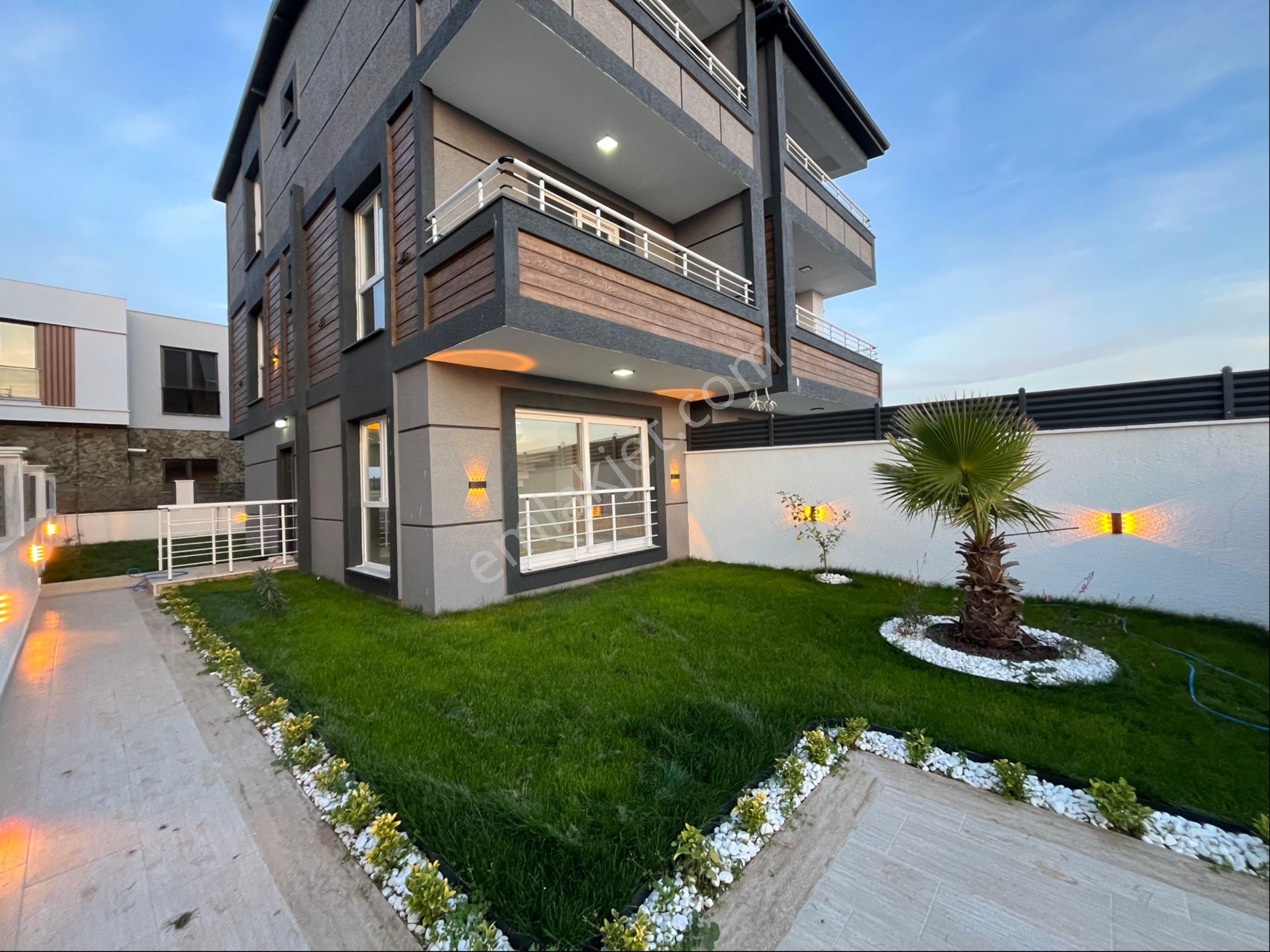 3+1 Üç Katlı Geniş Bahçeli Lüks Villa - Görsel 3