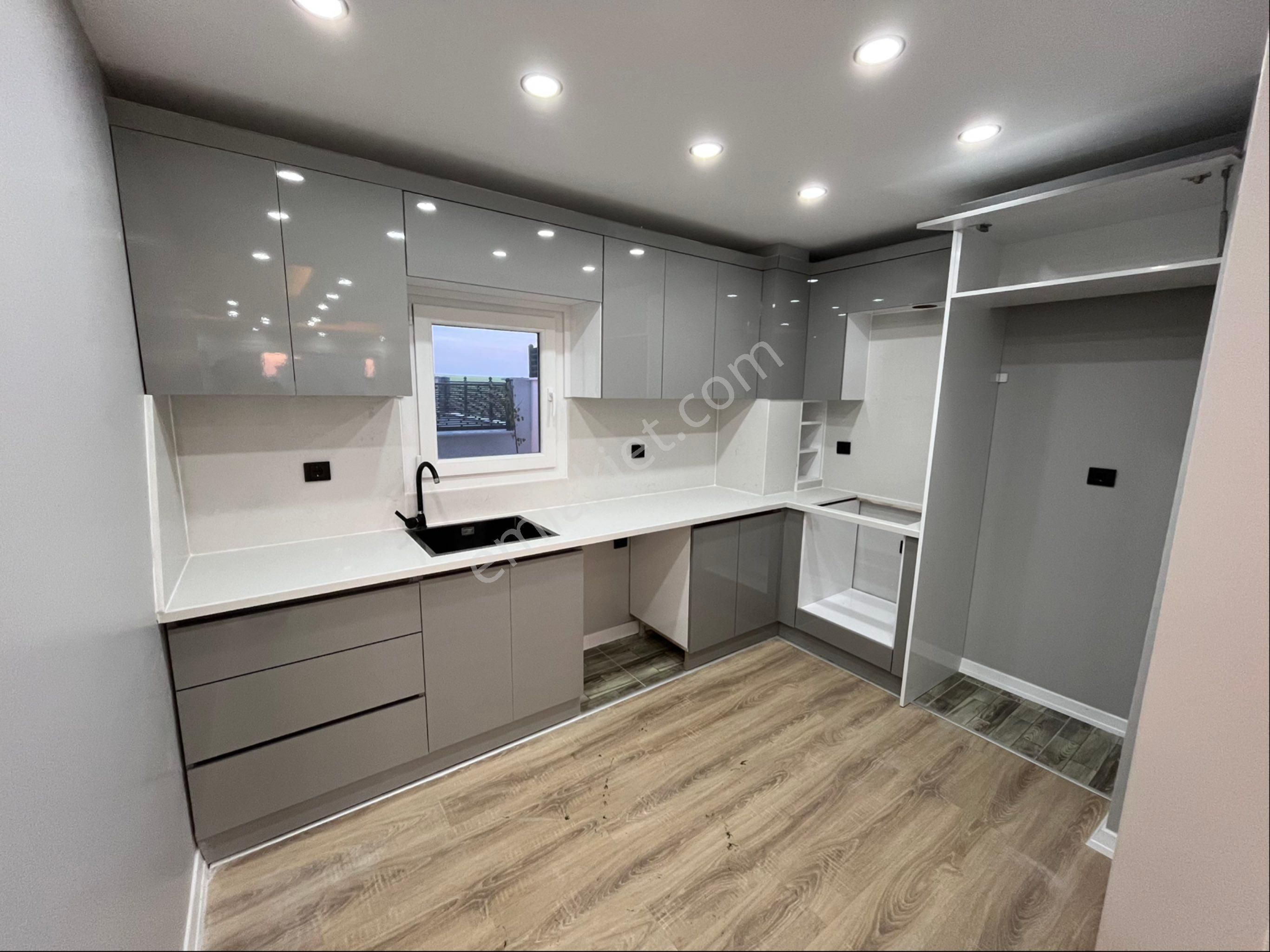 3+1 Üç Katlı Geniş Bahçeli Lüks Villa - Görsel 20