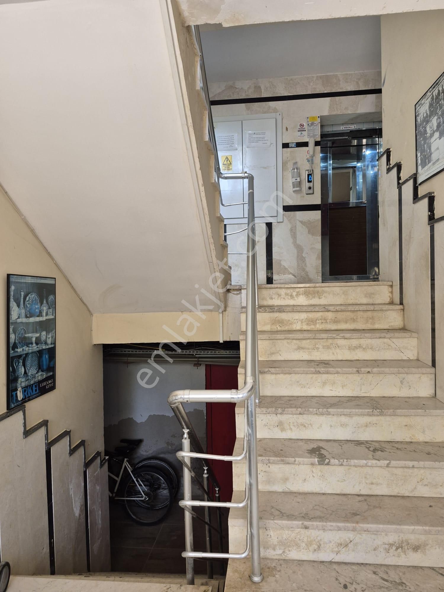 Kuşadası Uydukentte Denız Manzaralı Genış 2+1, Asansörlü Daıre - Görsel 12