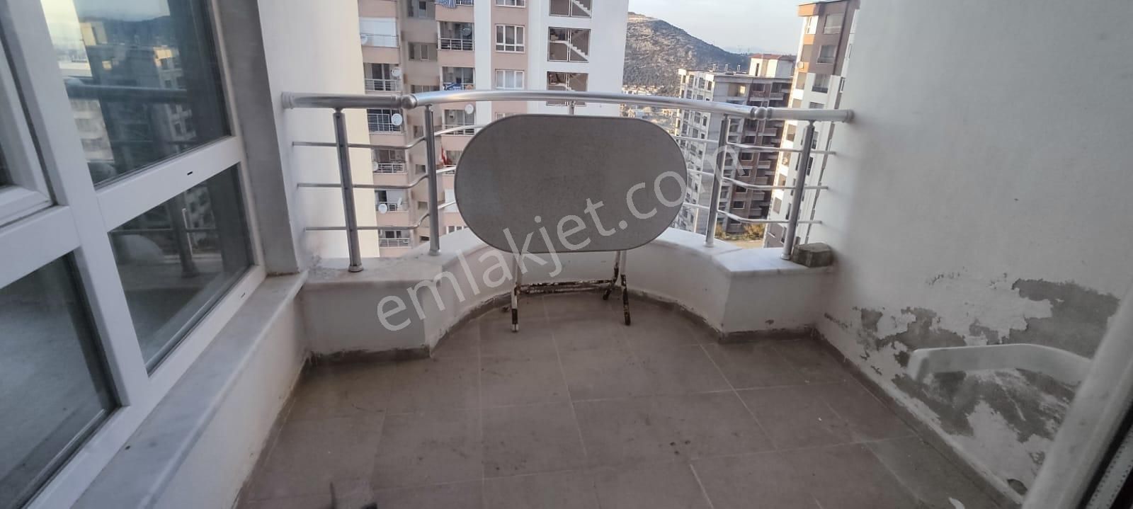 Kuşadası Uydukentte Denız Manzaralı Genış 2+1, Asansörlü Daıre - Görsel 17