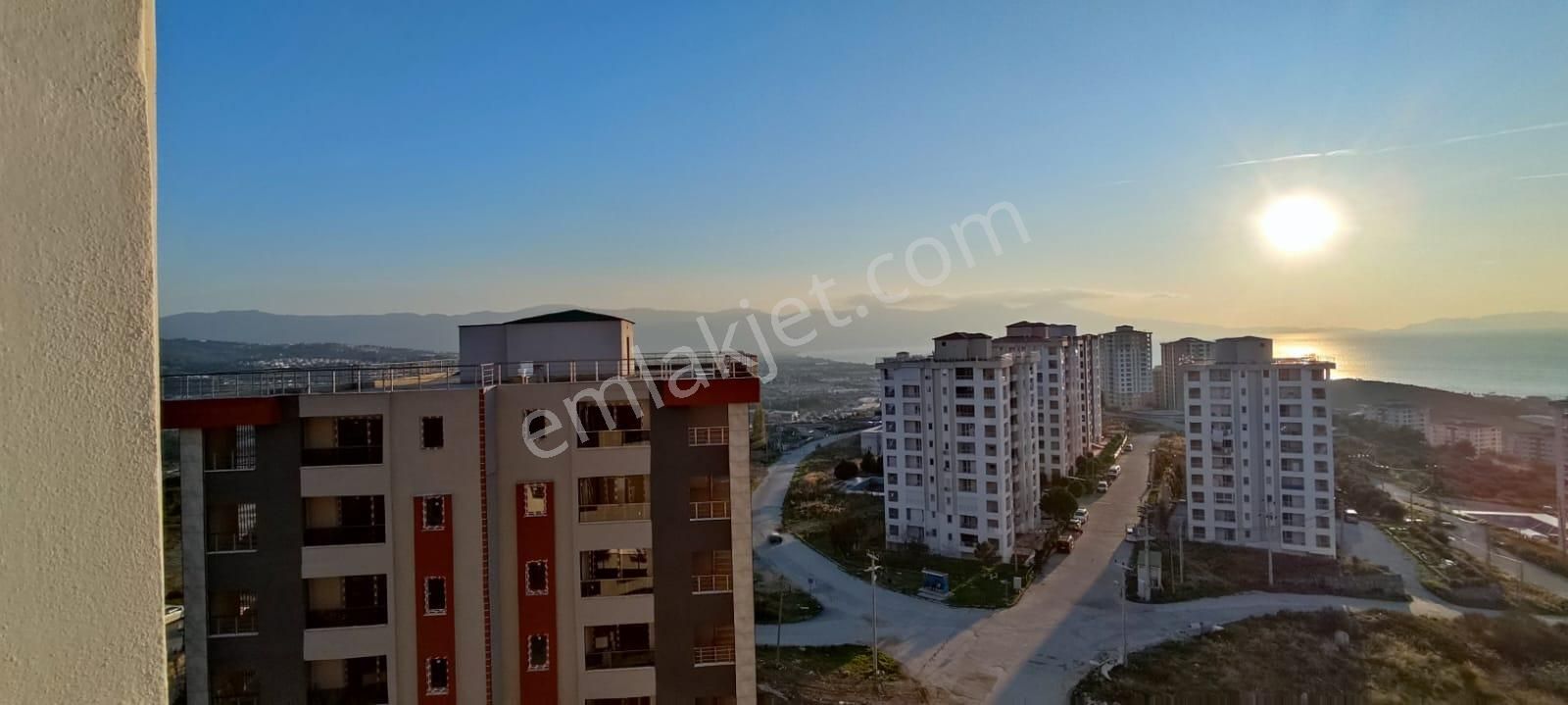 Kuşadası Uydukentte Denız Manzaralı Genış 2+1, Asansörlü Daıre - Görsel 22