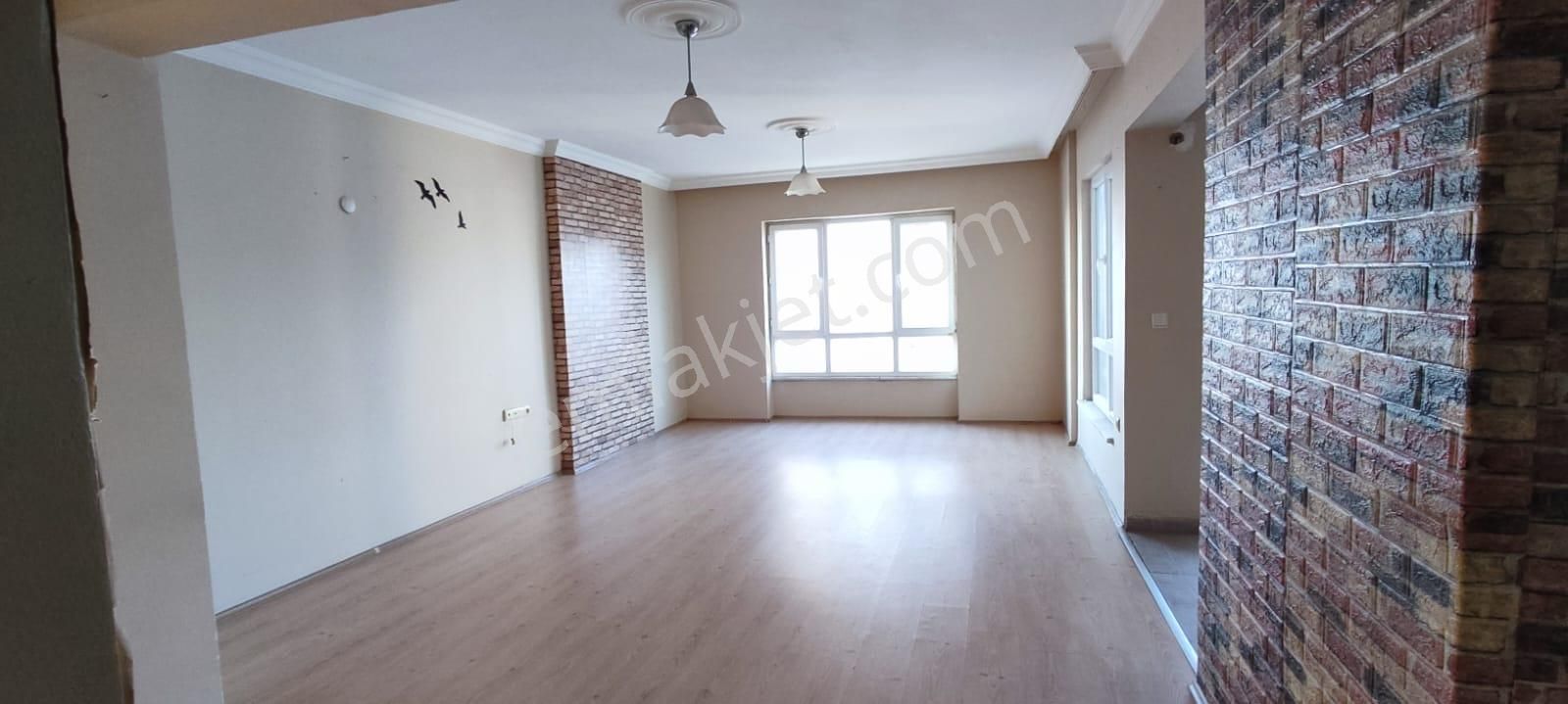 Kuşadası Uydukentte Denız Manzaralı Genış 2+1, Asansörlü Daıre