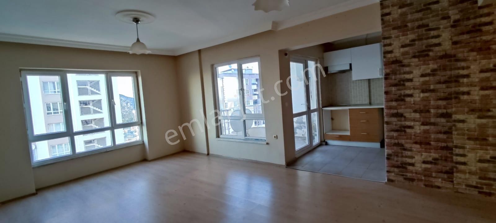 Kuşadası Uydukentte Denız Manzaralı Genış 2+1, Asansörlü Daıre - Görsel 15