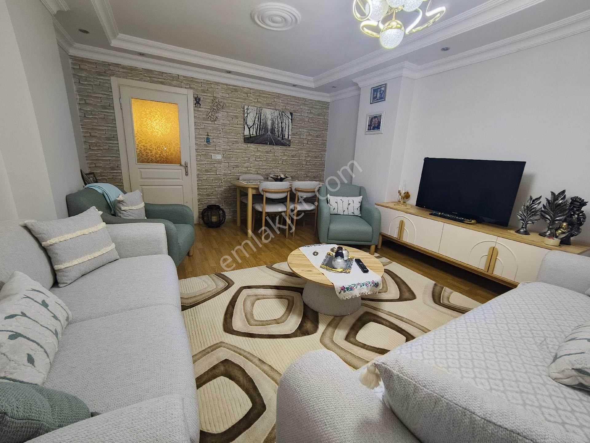 Güneyden Münibüs Caddesine 1 Dakika Yürüme 3+1.90m2 Daire