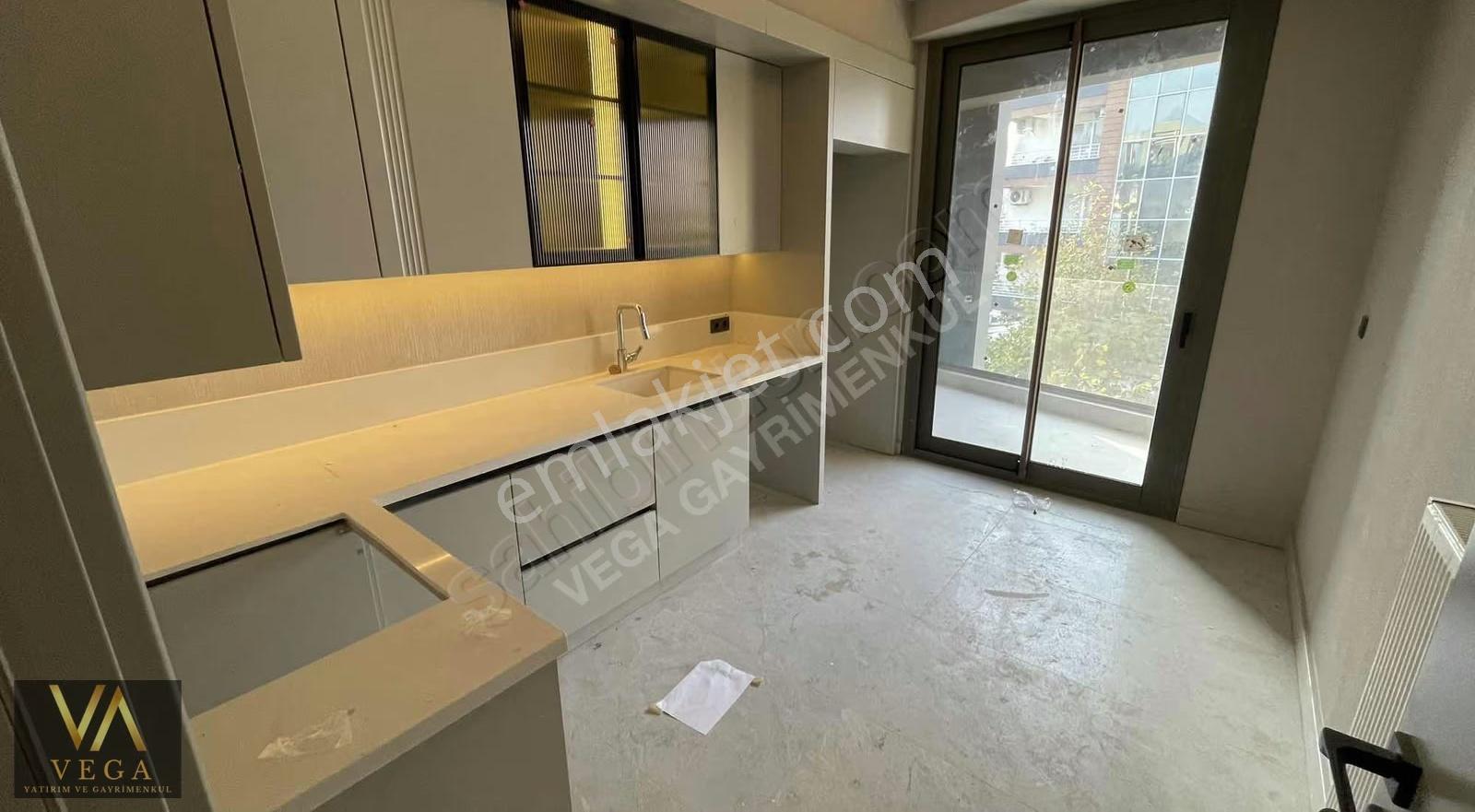Vega'dan Noran Atrıum'da Cadde Cepheli Köşe 3+1 Satılık Daire