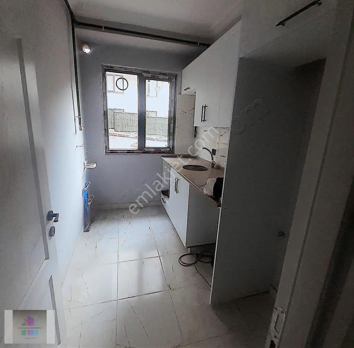 Pak Emlakdan Düzgirişli Köşebaşında Giriş Kat Sıfır - Görsel 10