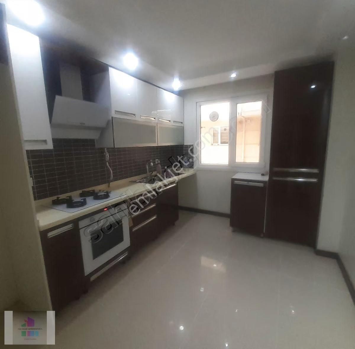 Beyazkonaklarda Kapalı Otoparklı Site İçersinde Güvenlik Görevli