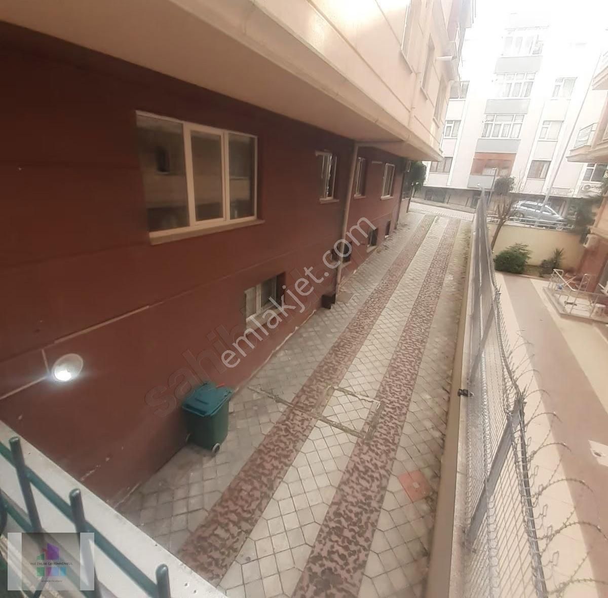 Beyazkonaklarda Kapalı Otoparklı Site İçersinde Güvenlik Görevli - Görsel 25