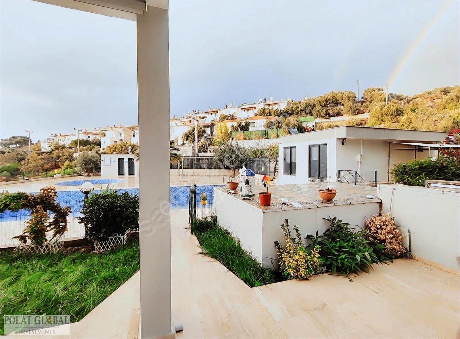 Satılık Şık Mimariye Sahip Bahçe Dubleksi Sahile Yürüme Mesafe