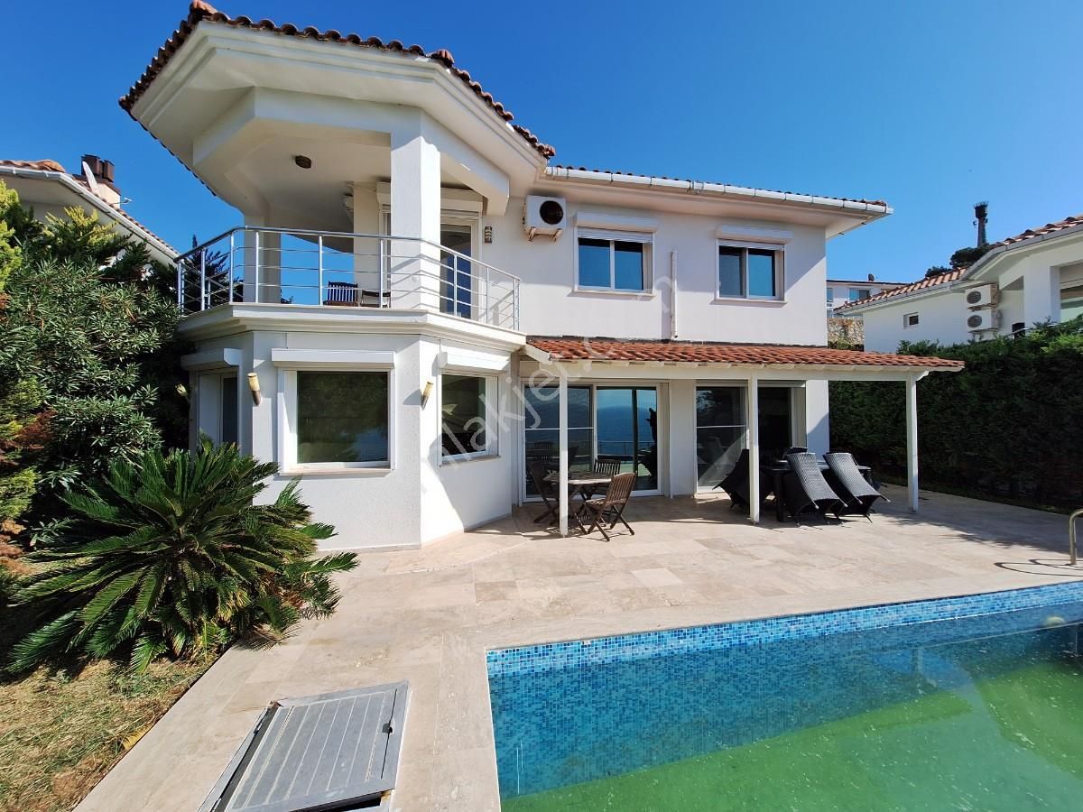 Kuşadası Merkezde Özel Plaji Olan Deniz Manzaralı Villa - Görsel 14