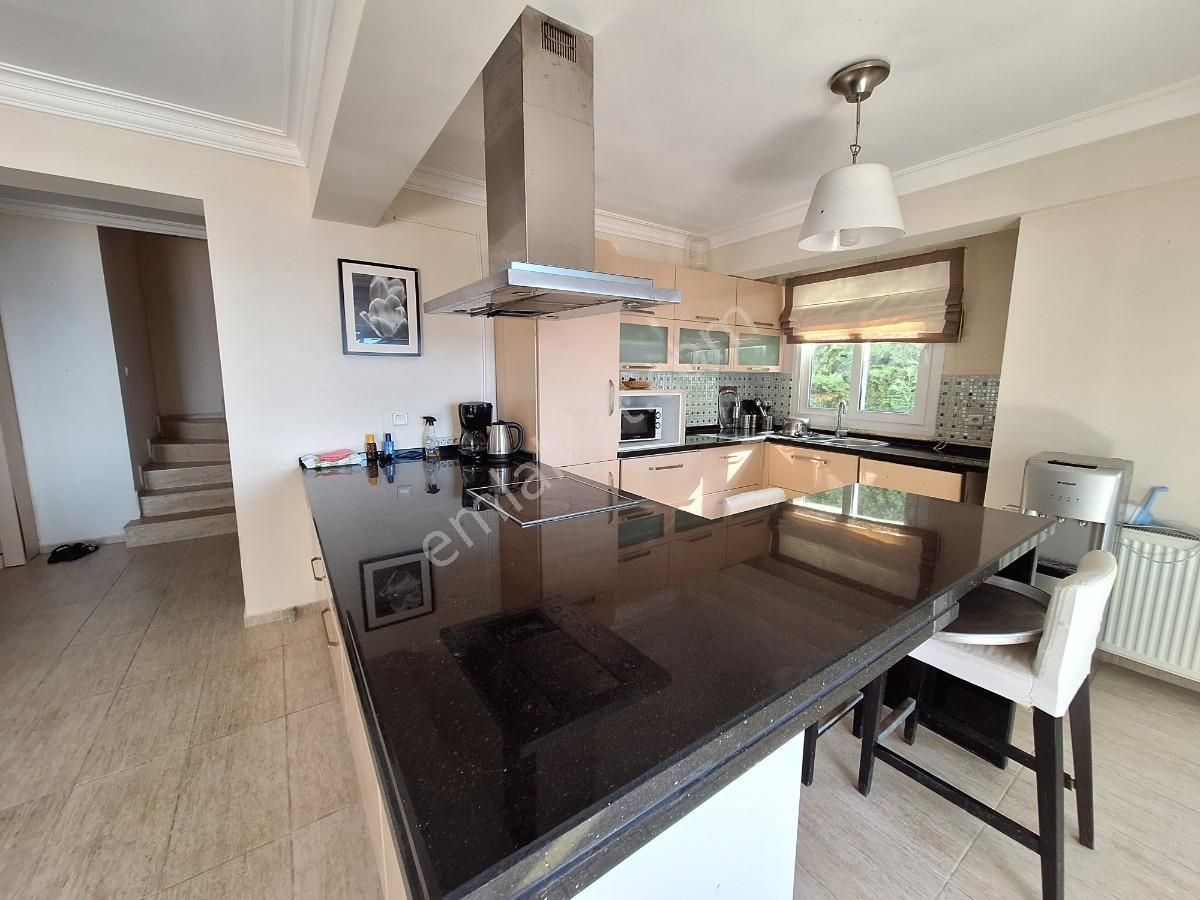 Kuşadası Merkezde Özel Plaji Olan Deniz Manzaralı Villa - Görsel 23