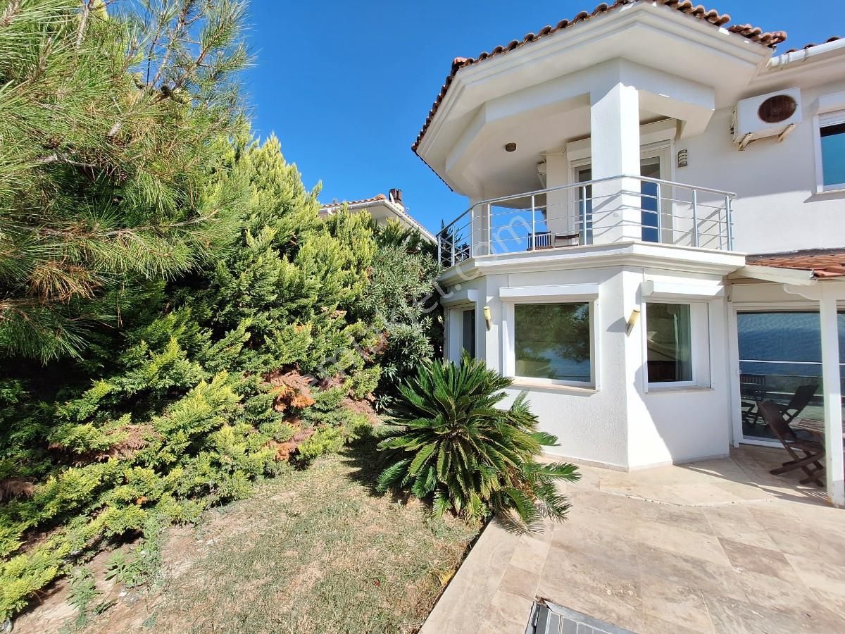 Kuşadası Merkezde Özel Plaji Olan Deniz Manzaralı Villa - Görsel 13