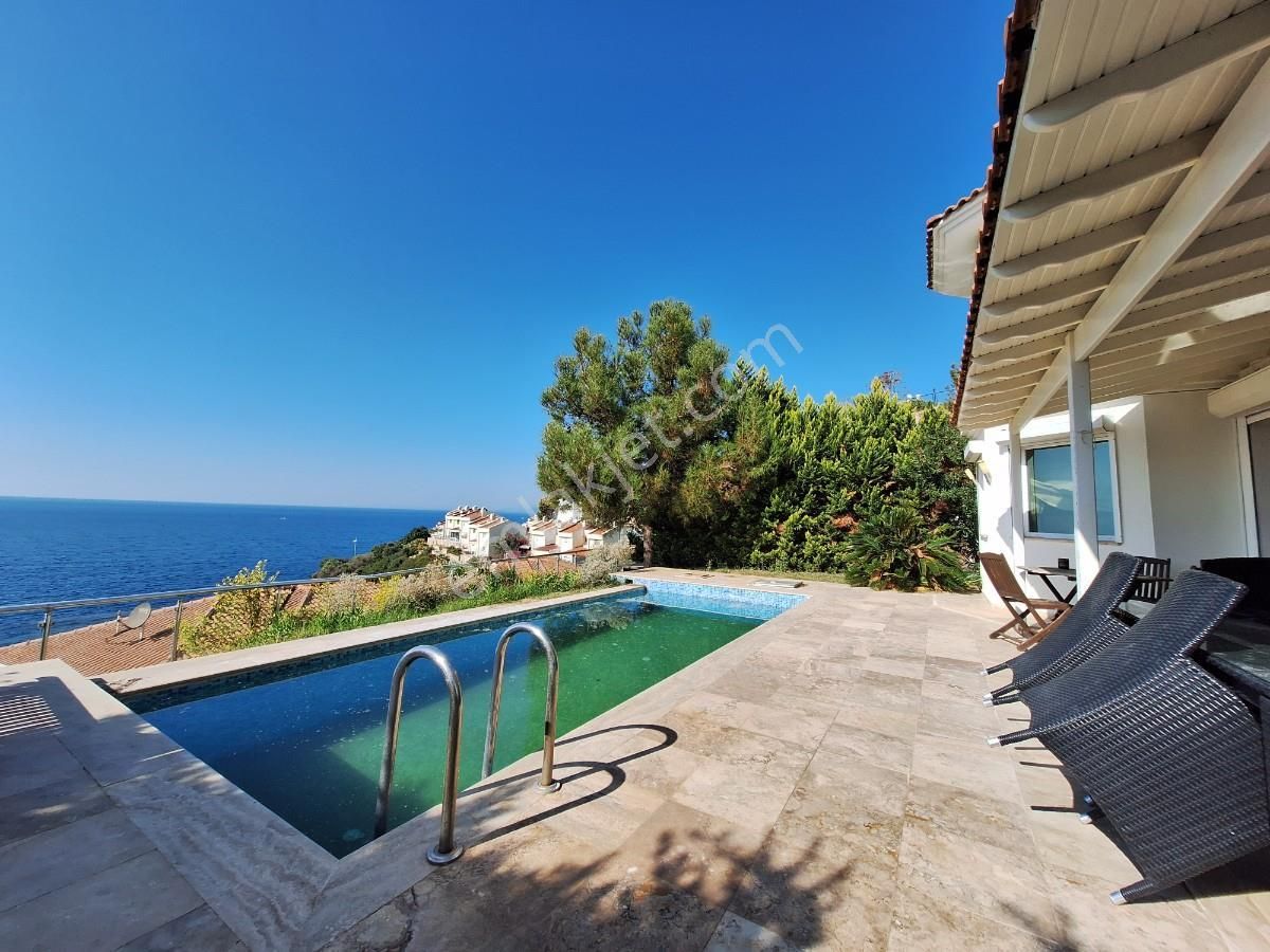 Kuşadası Merkezde Özel Plaji Olan Deniz Manzaralı Villa - Görsel 18