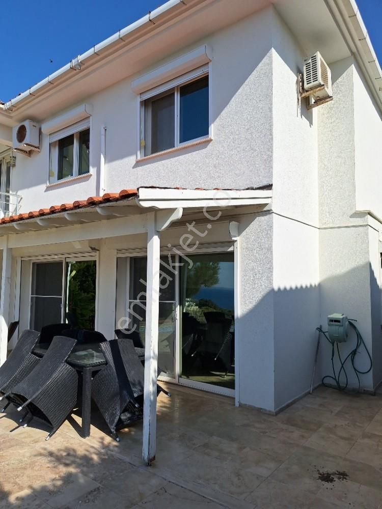 Kuşadası Merkezde Özel Plaji Olan Deniz Manzaralı Villa - Görsel 12