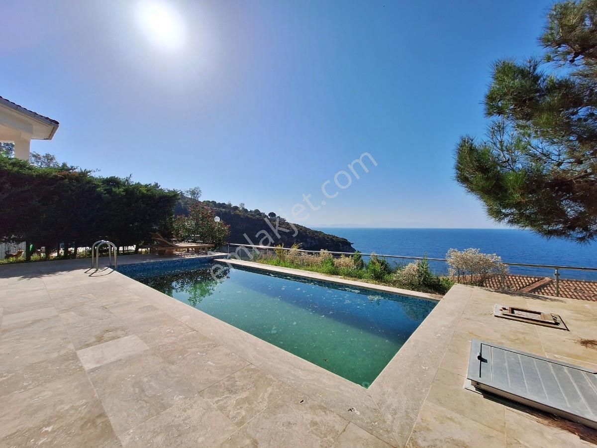 Kuşadası Merkezde Özel Plaji Olan Deniz Manzaralı Villa - Görsel 15