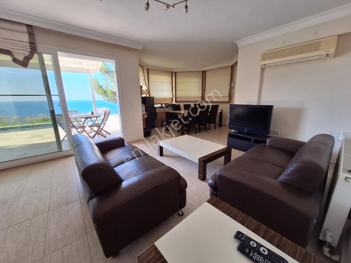 Kuşadası Merkezde Özel Plaji Olan Deniz Manzaralı Villa - Görsel 21