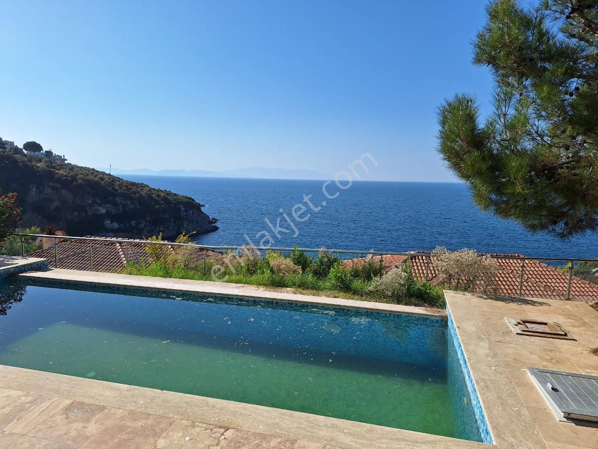 Kuşadası Merkezde Özel Plaji Olan Deniz Manzaralı Villa - Görsel 29