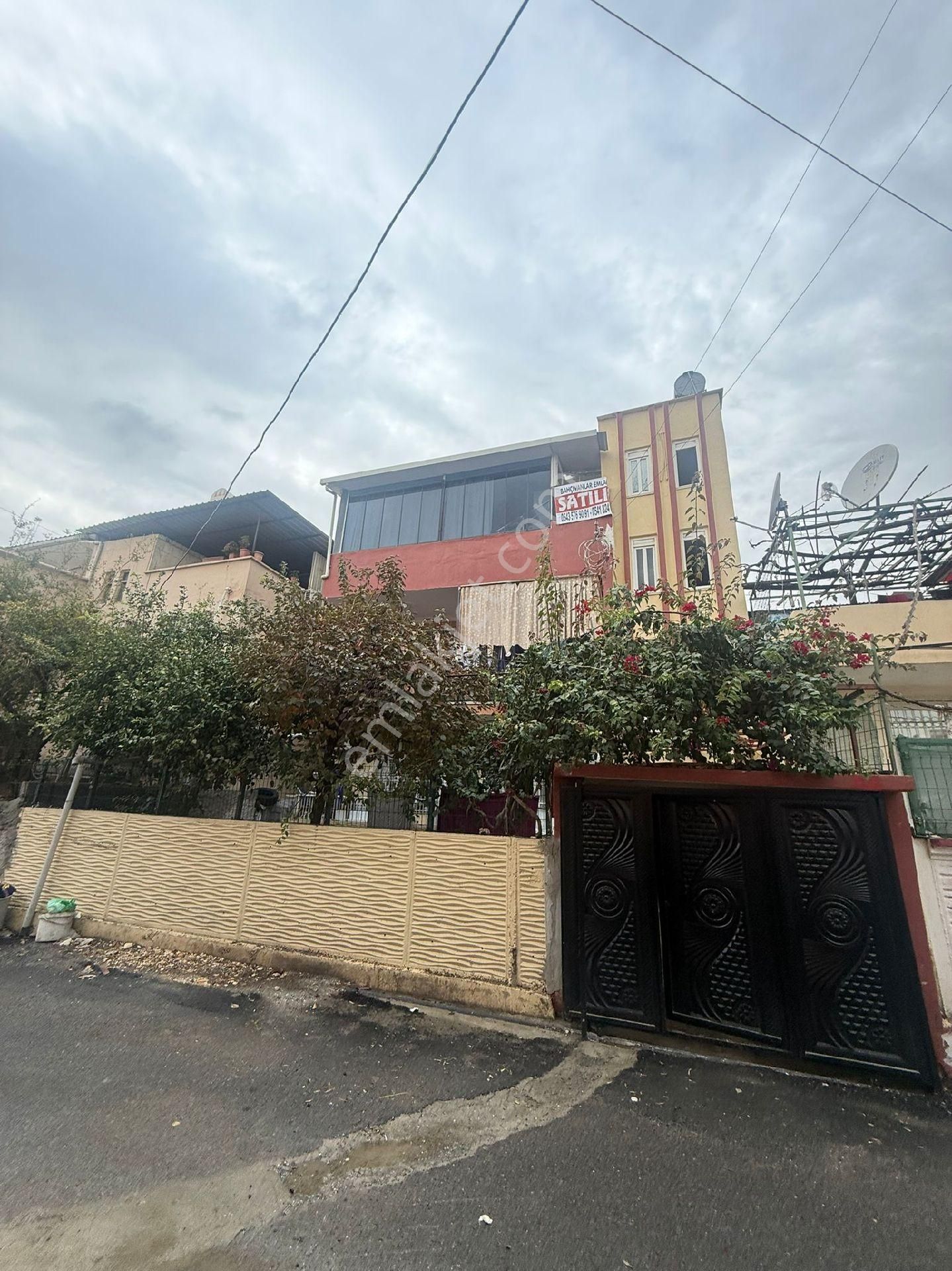 Baglar Mah. 3 Katlı Müstakil Fırsat Satılık Daire