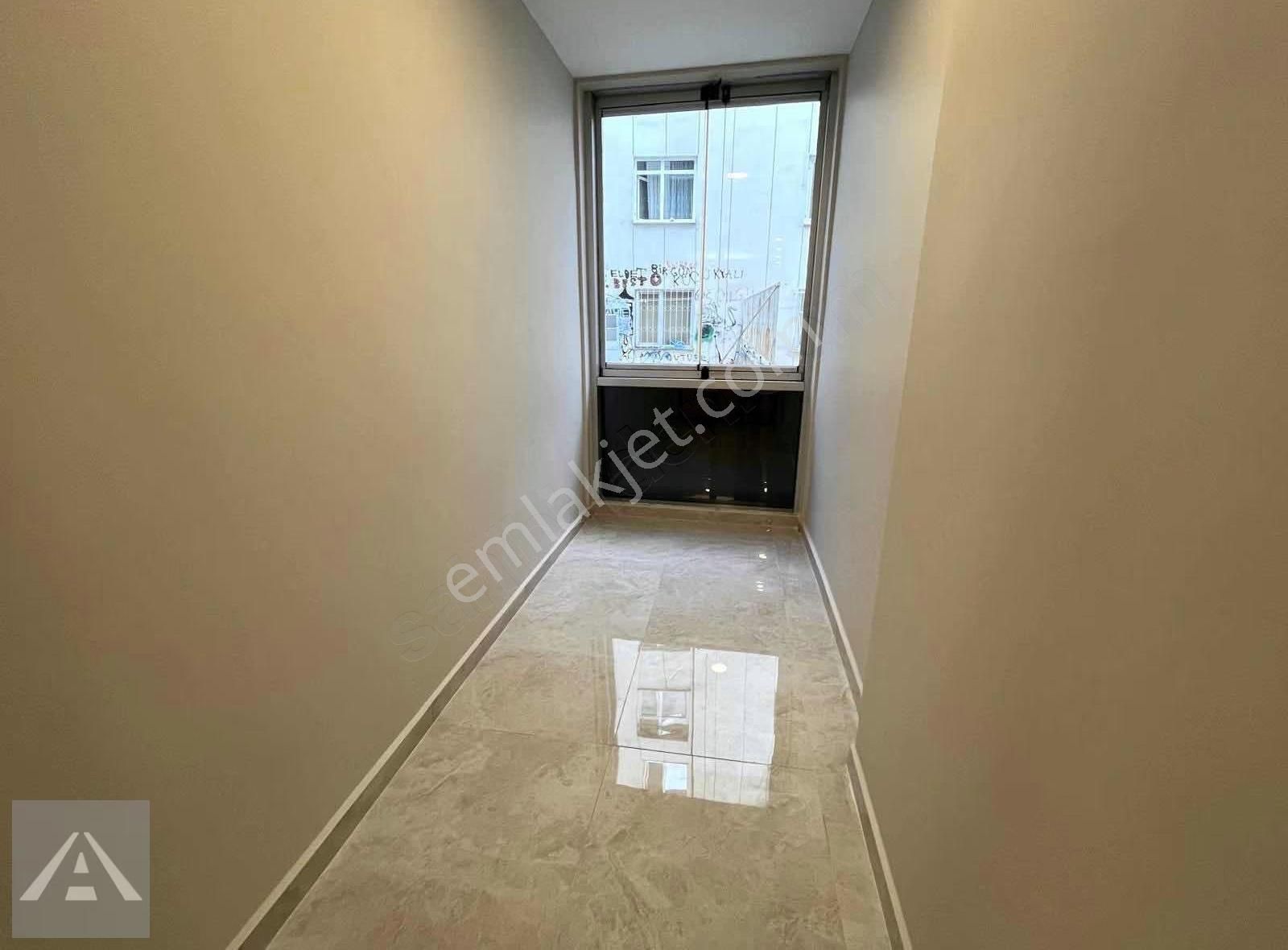 Küçükyalı'da Nezih Konumda Ara Kat Geniş Ve Ferah Oturum 3+1! - Görsel 32