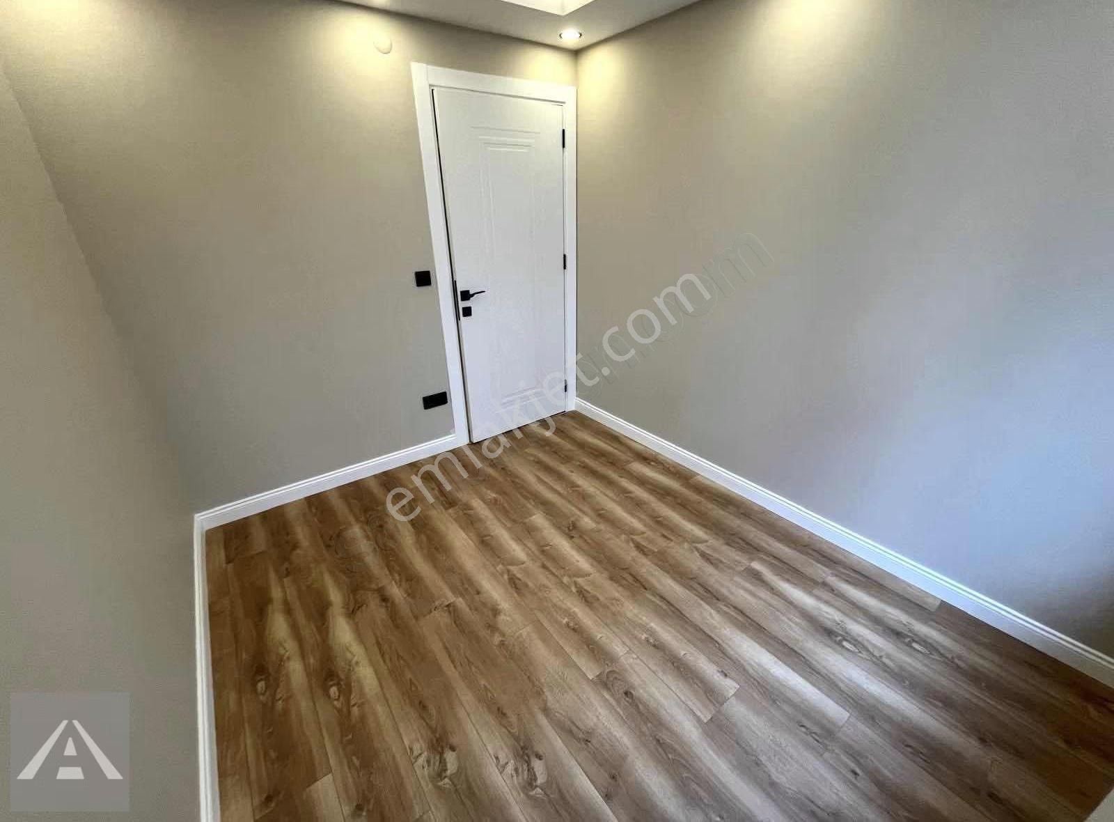 Küçükyalı'da Nezih Konumda Ara Kat Geniş Ve Ferah Oturum 3+1! - Görsel 23