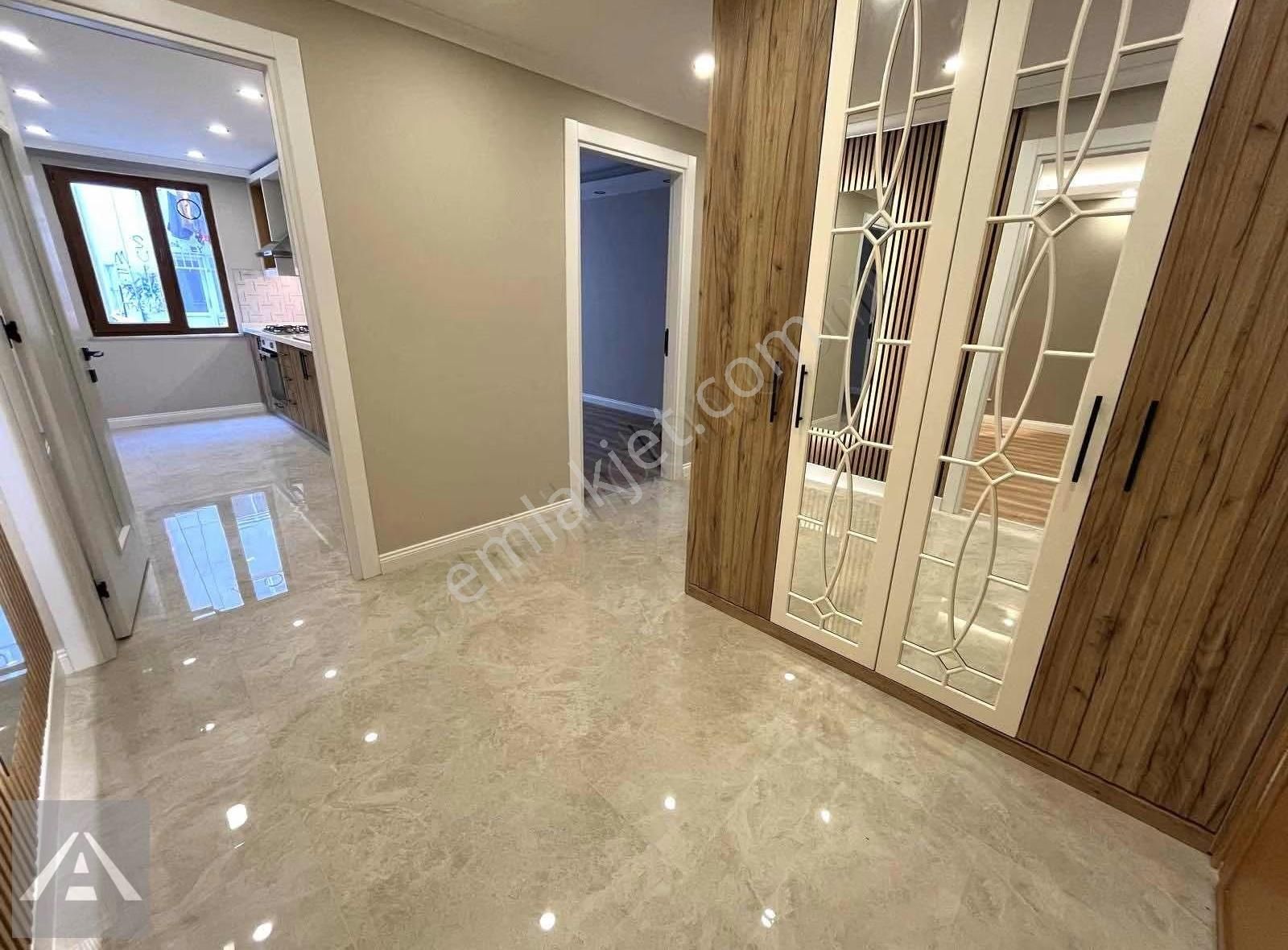 Küçükyalı'da Nezih Konumda Ara Kat Geniş Ve Ferah Oturum 3+1! - Görsel 31