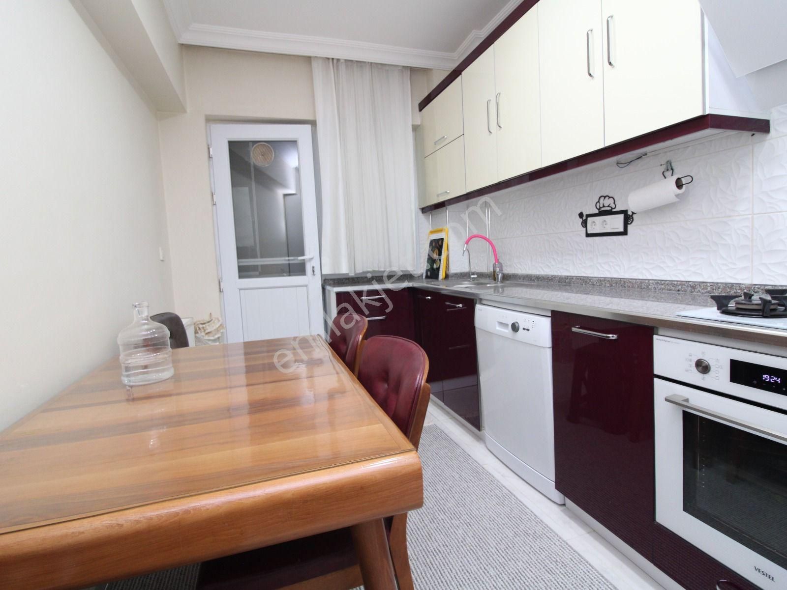 İzmir Torbalı Ayrancılarda Satılık Arakat Cadde Üzerinde 3+1 145 M2. Daire - Görsel 2