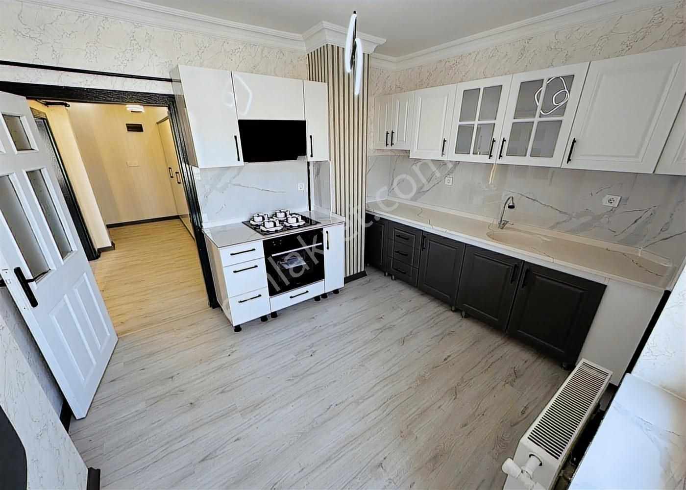 Ufuktepe Mahallesi'nde Pazar Yakını Ön Cephe Asansörlü Lüx 3+1!!