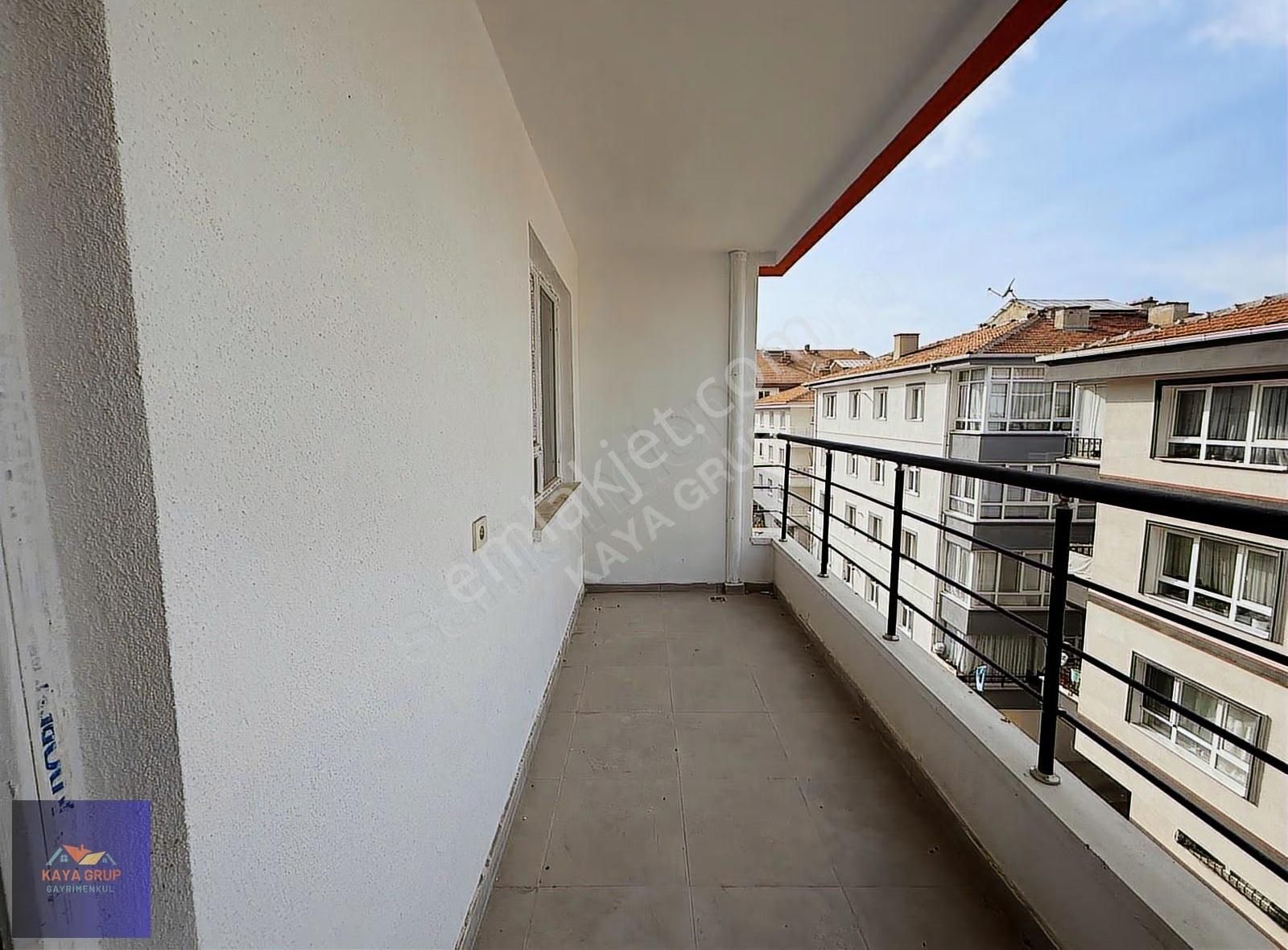 Kaya Grup'dan Geniş Oturum Çift Balkon 4+1 Sıfır Daire - Görsel 13