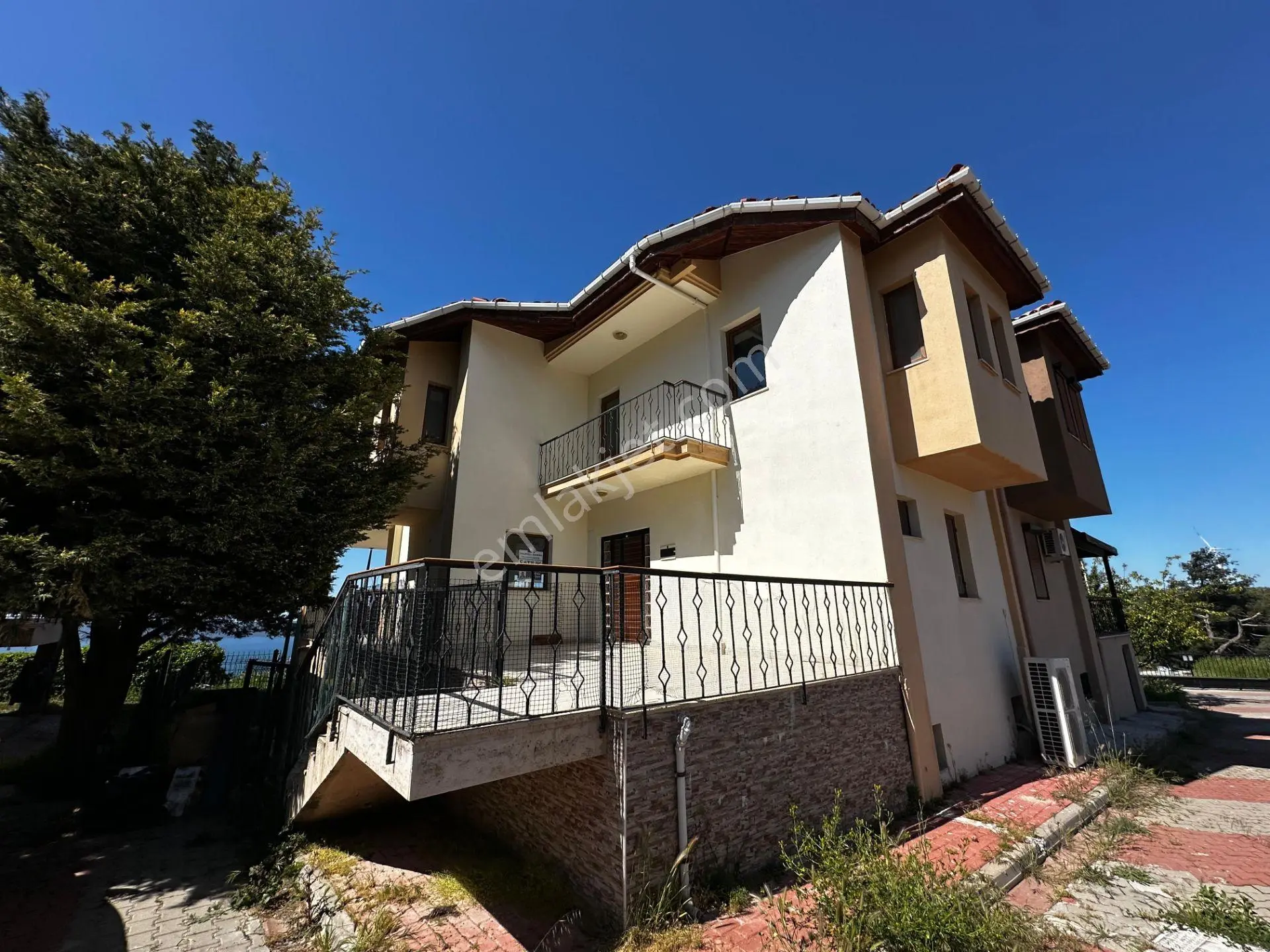 Çanakkale'de Doğa İçinde Full Boğaz Manzaralı Satılık 5+1 Villa