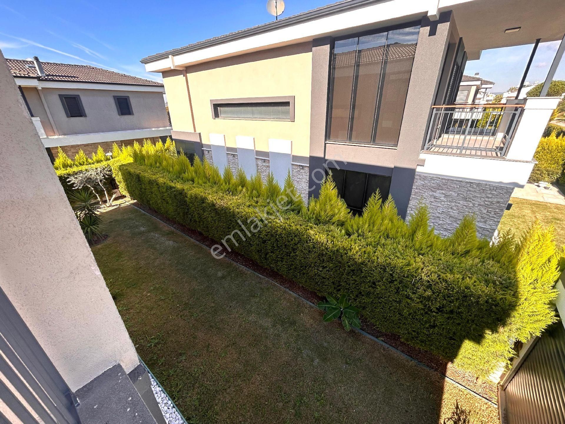 Kuşadası Sahil Sitelerinde Özel Havuzlu Özel Otoparklı Full Eşyalı 4+1 Tek Müstakil Akıllı Villa - Görsel 6