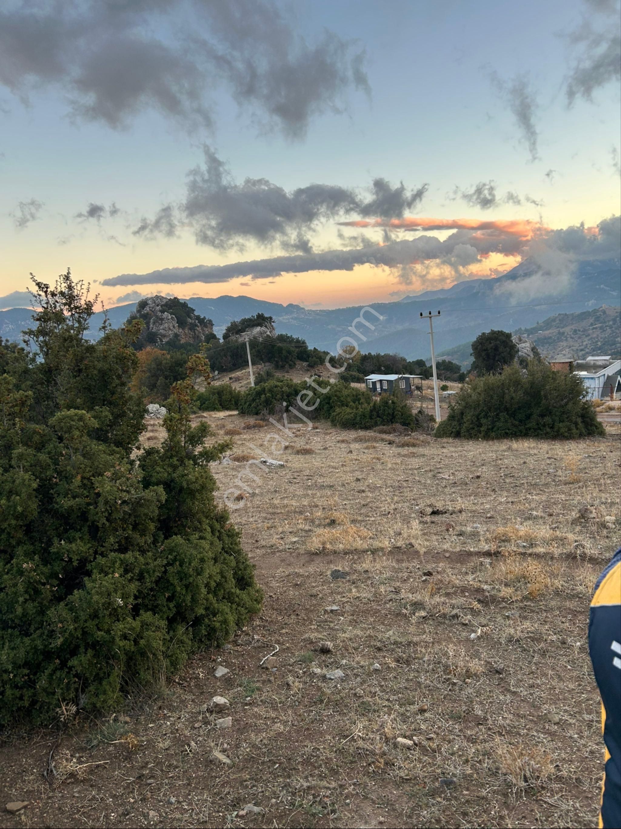 Konyaaltında Doğa Manzaralı-asfalt Yanı-yatırım Değerli Tarla - Görsel 5