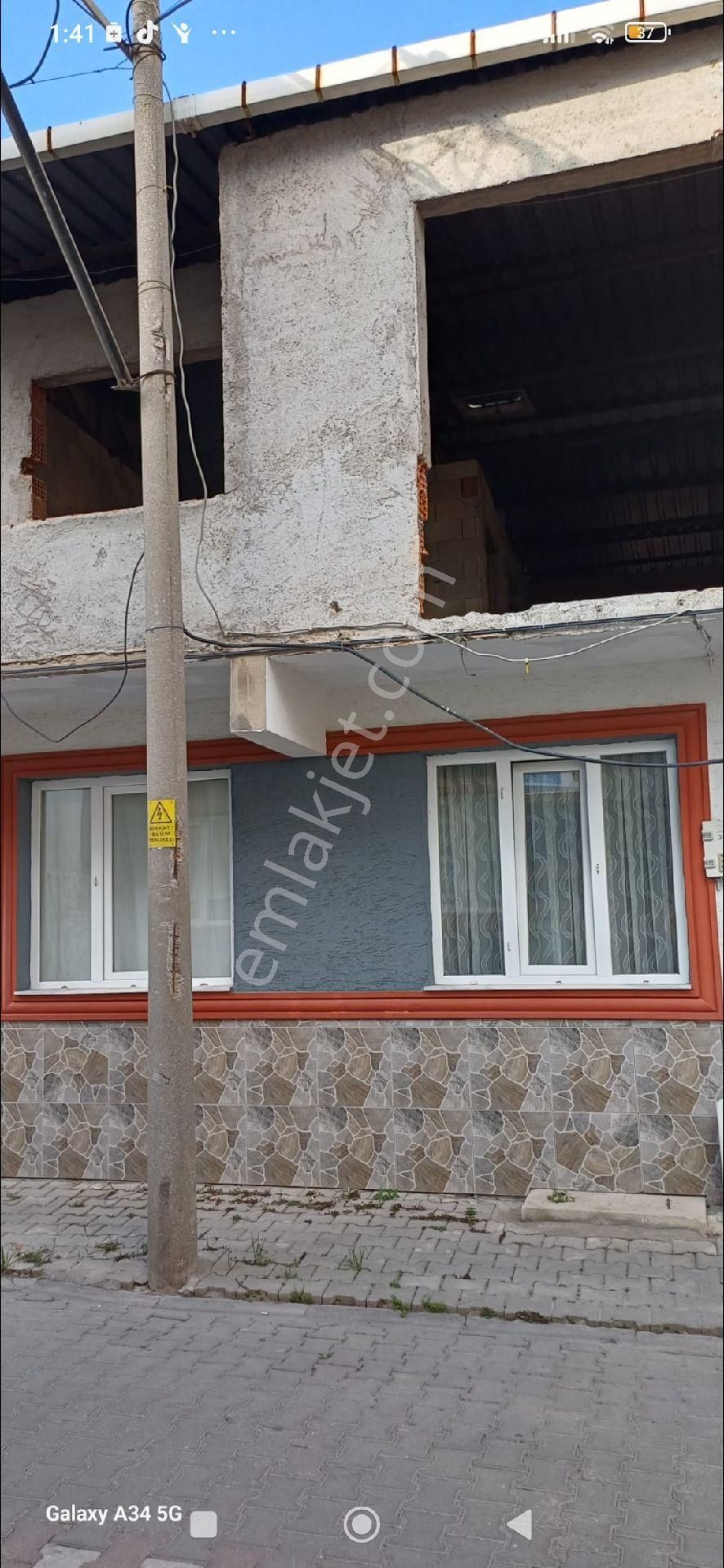 İlçe Merkezinde İki Katlı Müstakil Ev