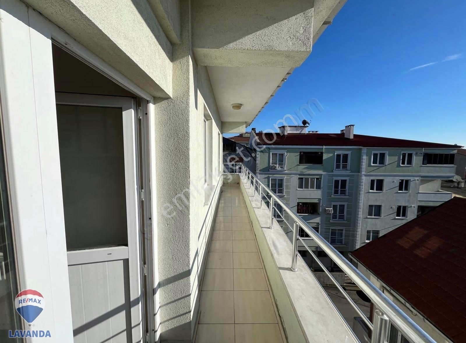 Re/max Lavanda'dan Şeyh Sinan Mahallesinde Güney Cephe2+1 Daire - Görsel 14