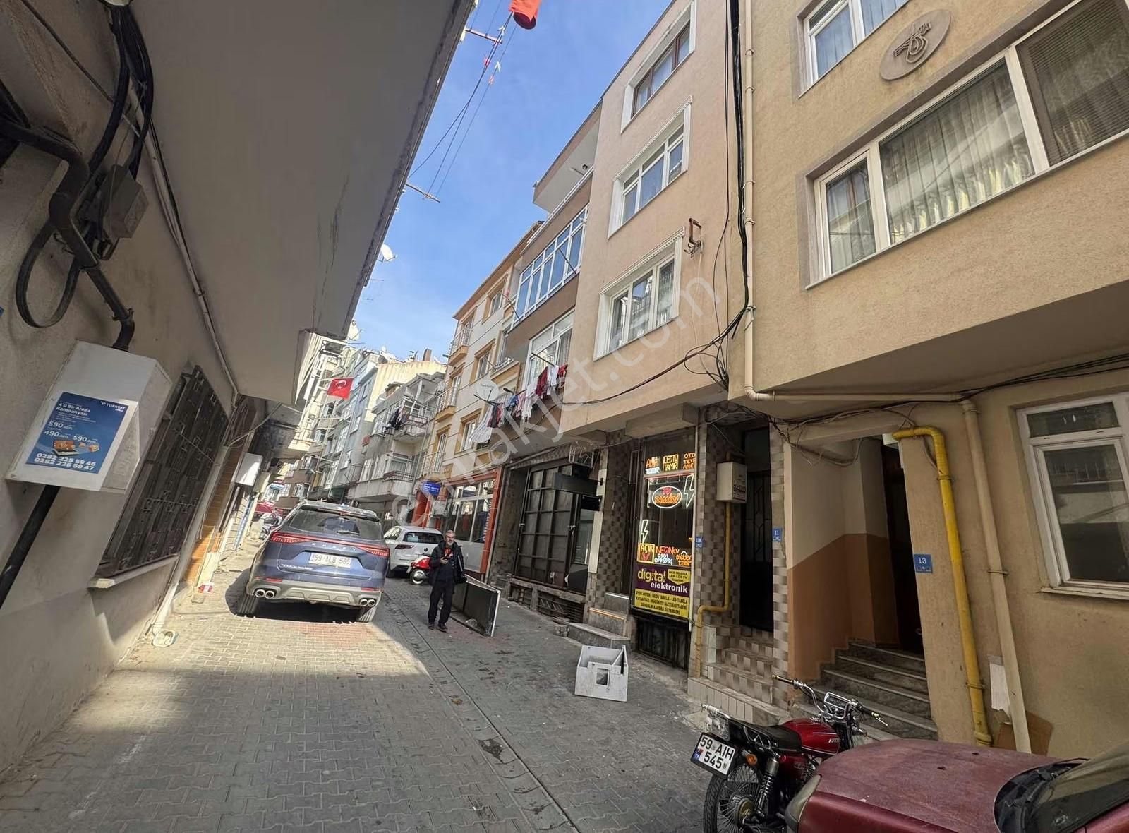 Tema Emlaktan Yavuz Mah Eşyalı Lokasyonu Güzel Satılık 2+1 Daire - Görsel 3